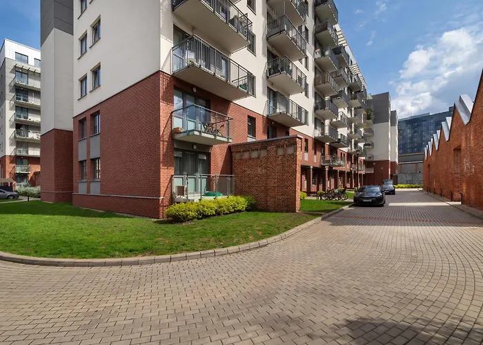 Bright Apartment With Balcony Close To The Poniatowski Park Lodz By Noclegi Renters