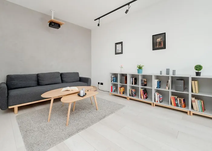 Bright Apartment With Balcony Close To The Poniatowski Park Lodz By Noclegi Renters