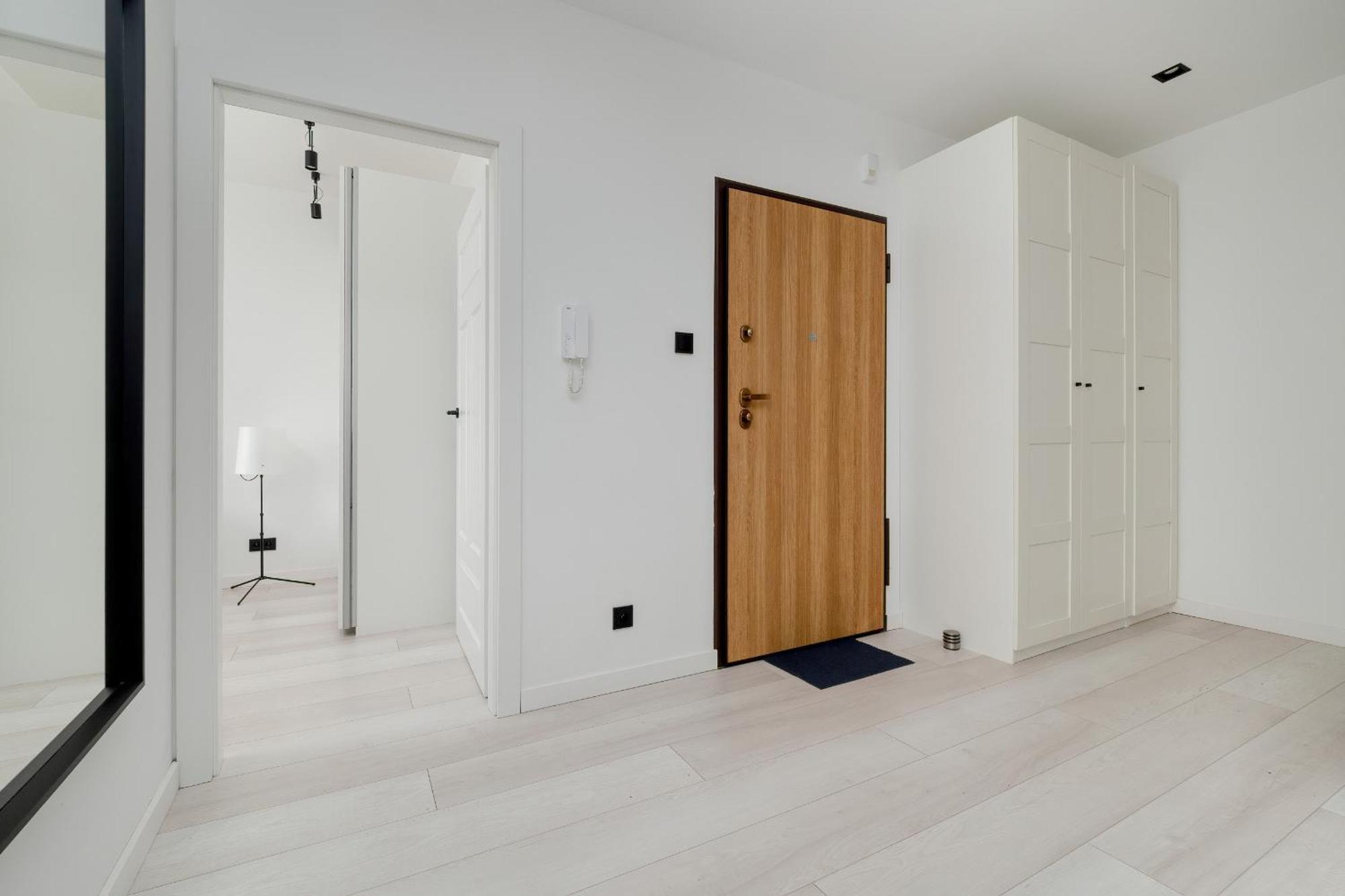 Bright With Balcony Close To The Poniatowski Park By Renters * Lodz (Lodz)