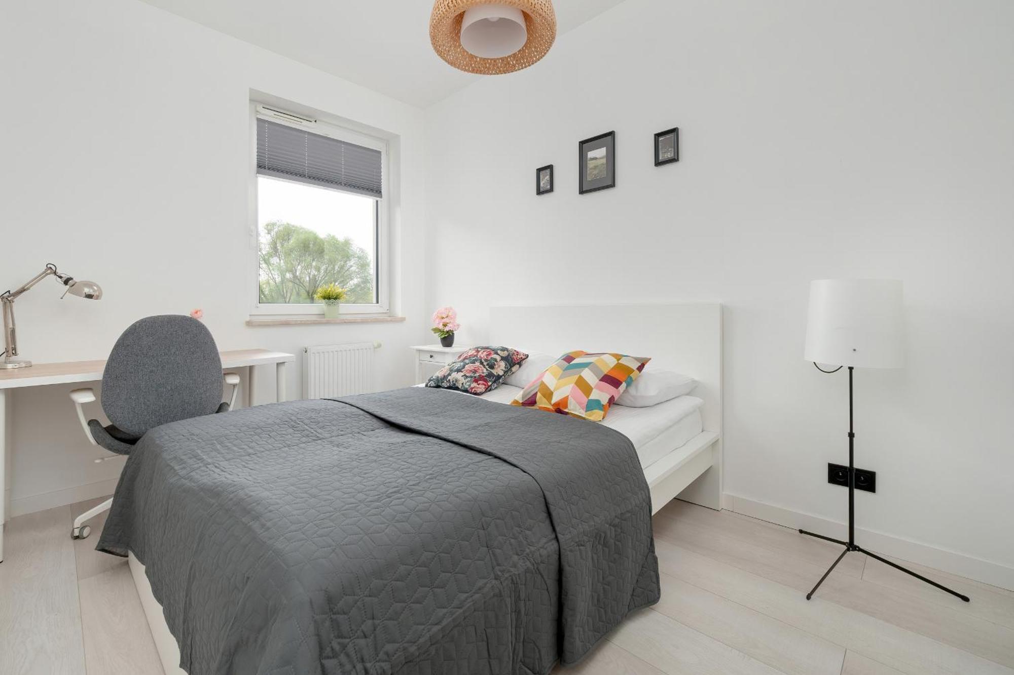 Bright With Balcony Close To The Poniatowski Park By Renters *