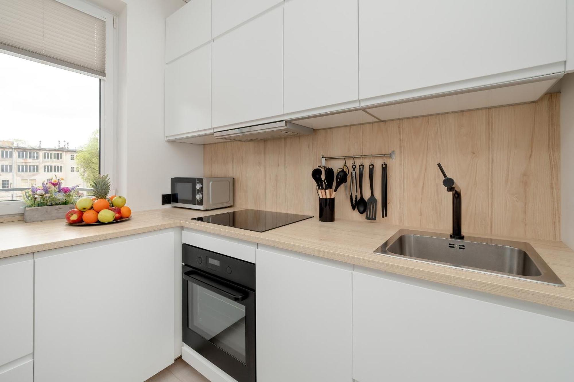 Bright With Balcony Close To The Poniatowski Park By Renters Apartment Lodz (Lodz)