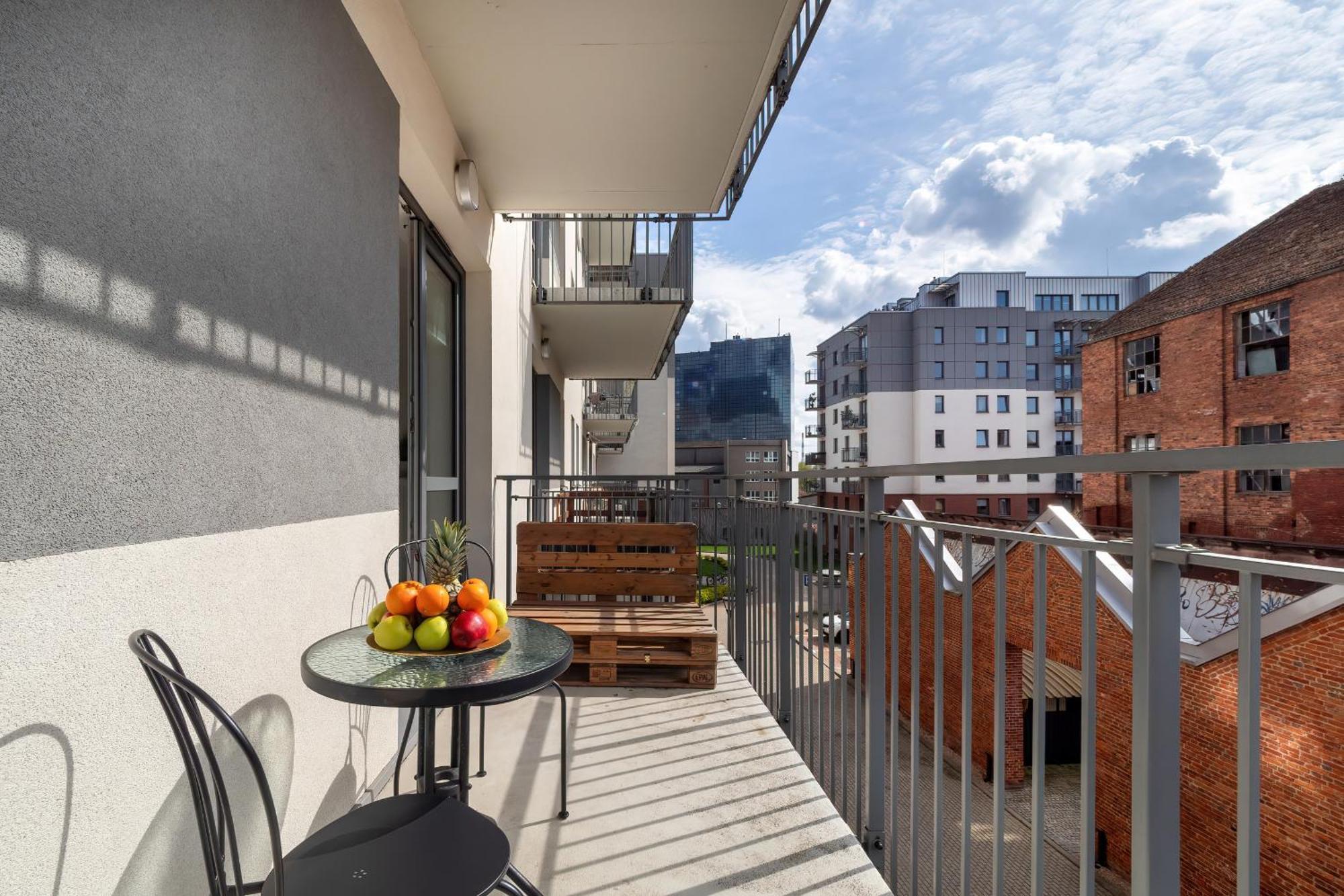 Apartment Bright With Balcony Close To The Poniatowski Park By Renters *