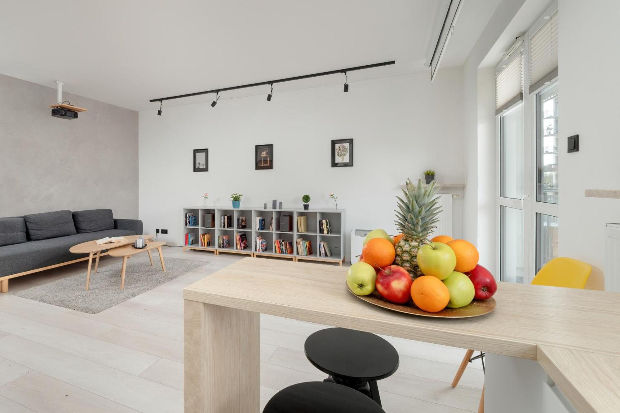 Bright With Balcony Close To The Poniatowski Park By Renters
