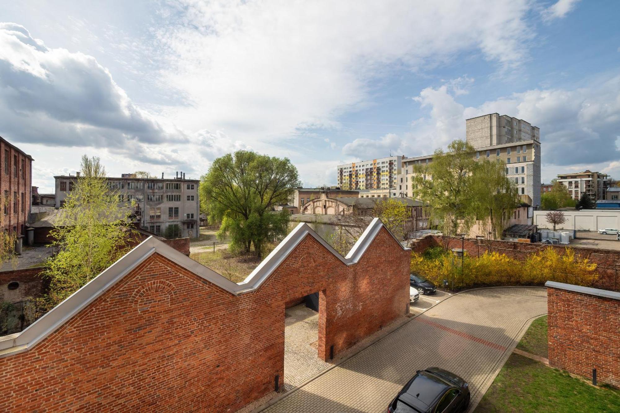 Bright With Balcony Close To The Poniatowski Park By Renters *